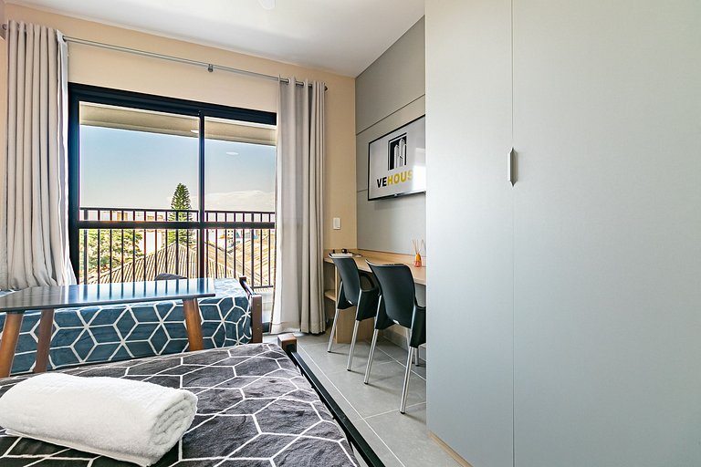 Studio Frente ao Metrô - 2 Camas Solteiro