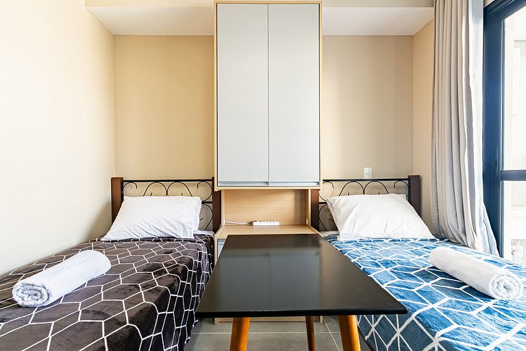 Studio Frente ao Metrô - 2 Camas Solteiro