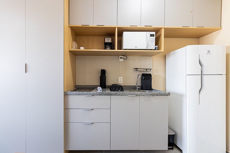 Studio Frente ao Metrô - 2 Camas Solteiro