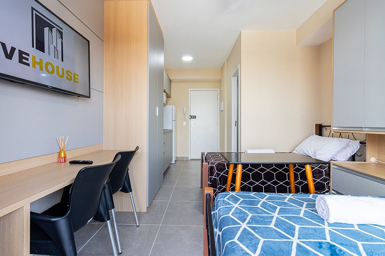 Studio Frente ao Metrô - 2 Camas Solteiro