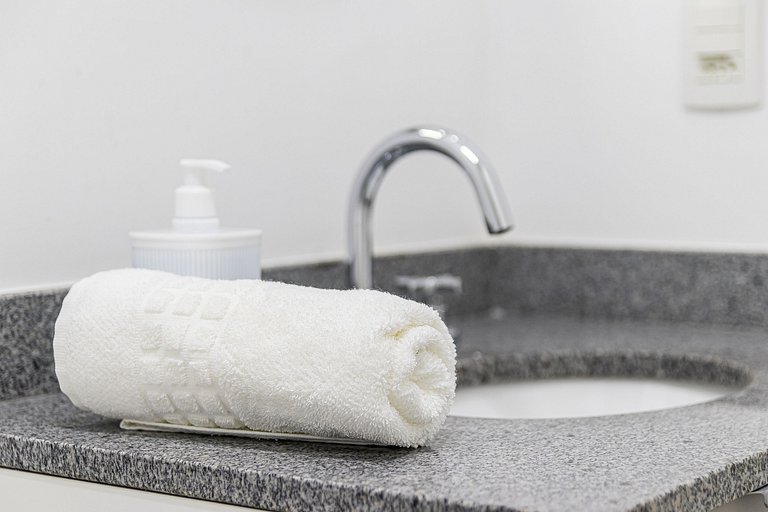 Studio Frente ao Metrô - 2 Camas Solteiro