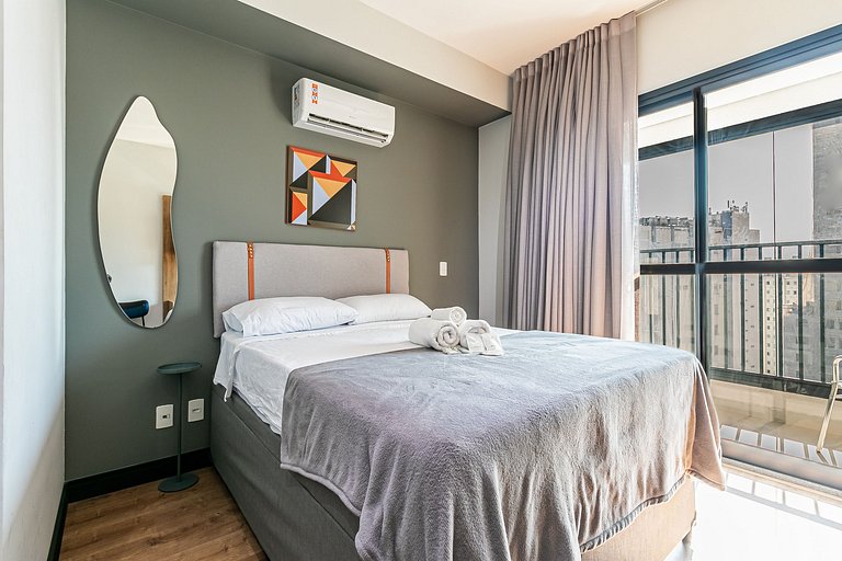 Studio imbatível - em frente ao Metrô!