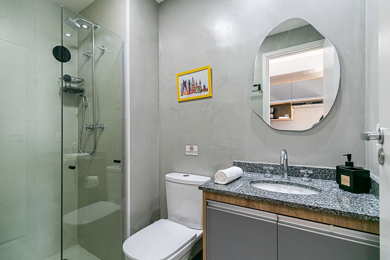 Studio imbatível - em frente ao Metrô!