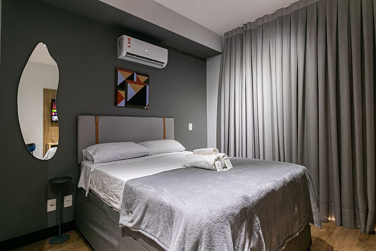 Studio imbatível - em frente ao Metrô!