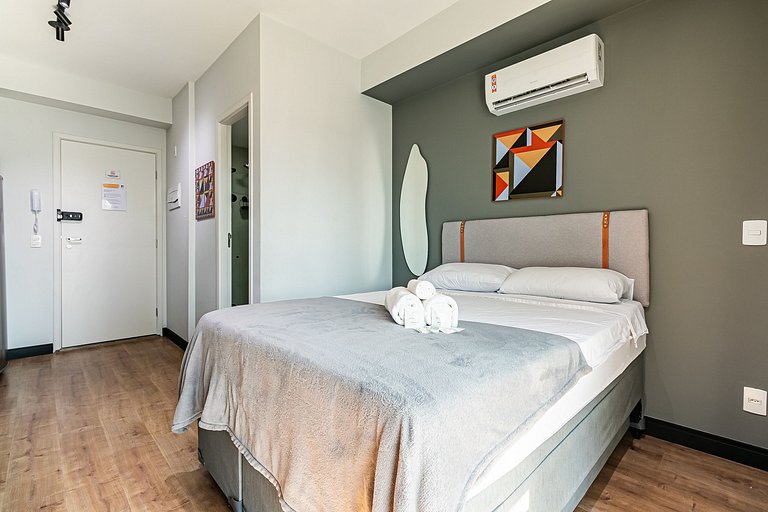 Studio imbatível - em frente ao Metrô!