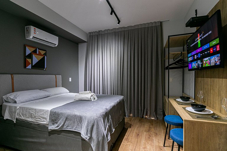 Studio imbatível - em frente ao Metrô!