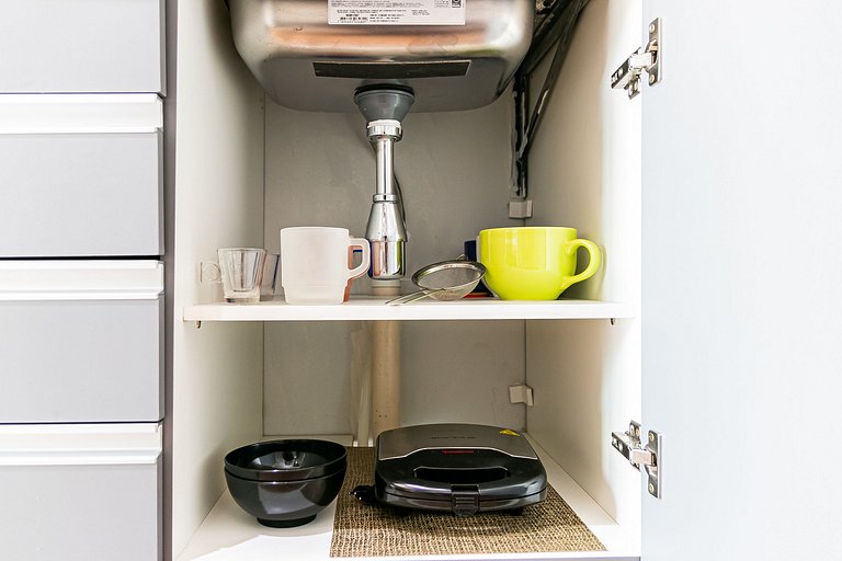 Studio imbatível - em frente ao Metrô!