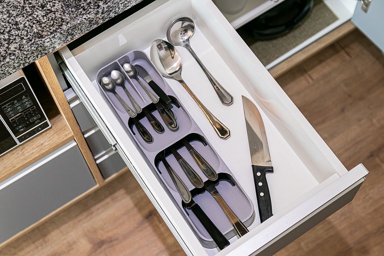 Studio imbatível - em frente ao Metrô!