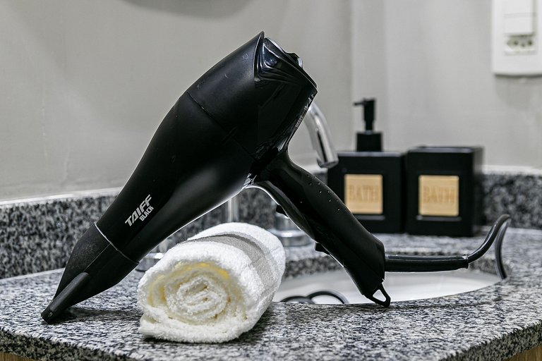 Studio imbatível - em frente ao Metrô!