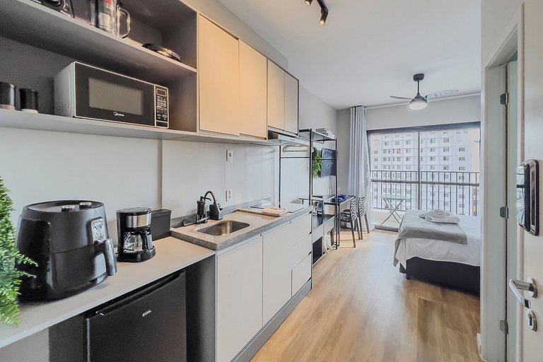 Studio com Piscina e Coworking - Frente ao metrô