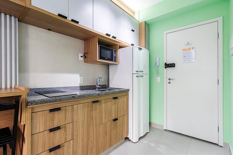 Studio Completo + Frente ao Metrô