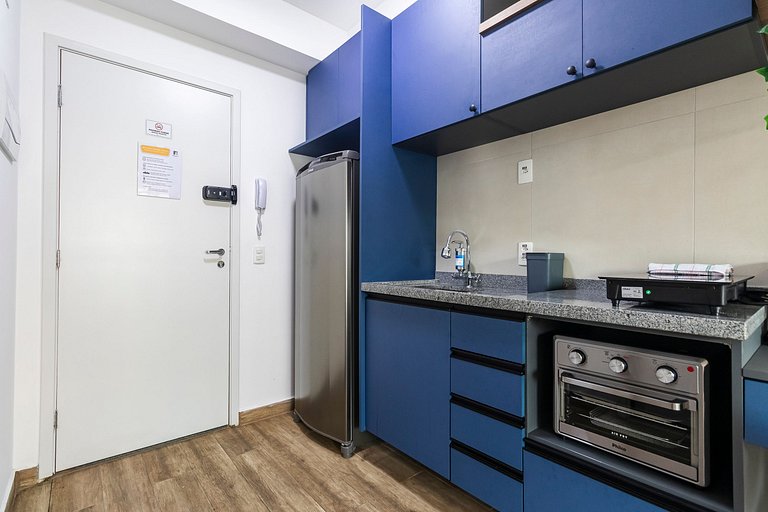 Studio Cama King - na porta do metrô