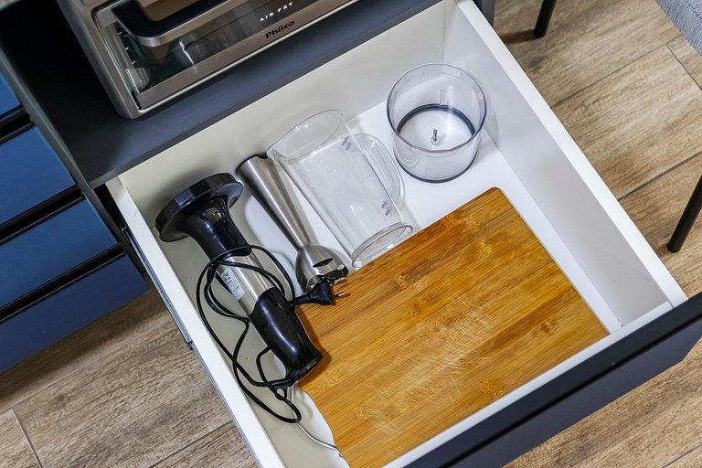 Studio Cama King - na porta do metrô