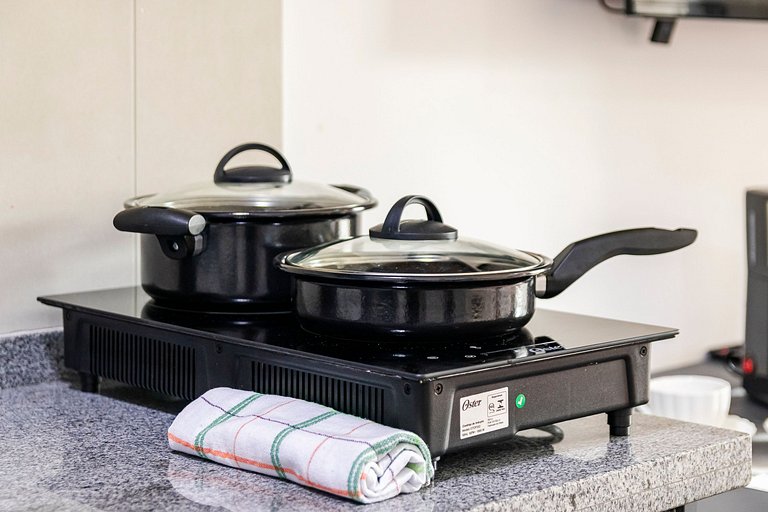 Studio Cama King - na porta do metrô