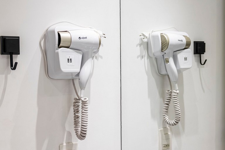 Studio Exclusivo frente ao Metrô + AC