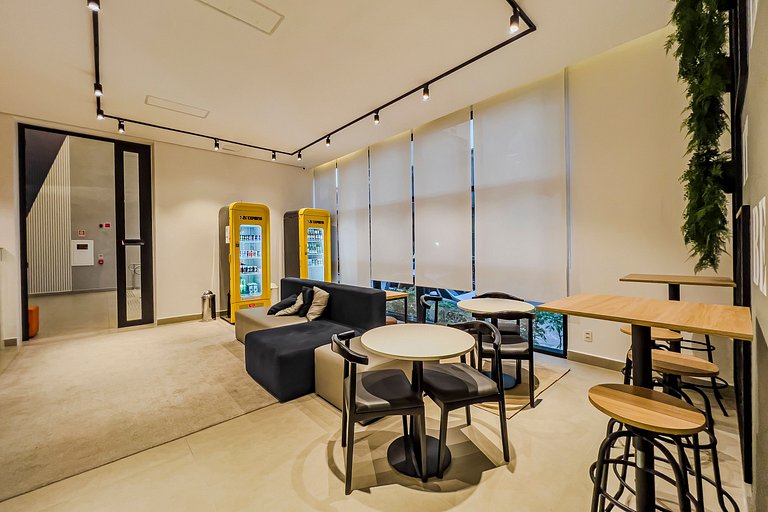 Studio Exclusivo frente ao Metrô + Ar Condicionado