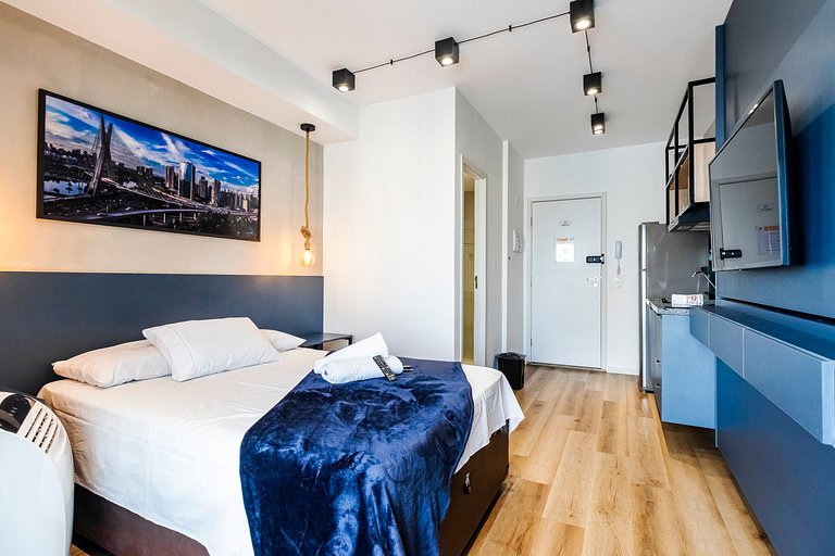 Studio Exclusivo frente ao Metrô + Ar Condicionado