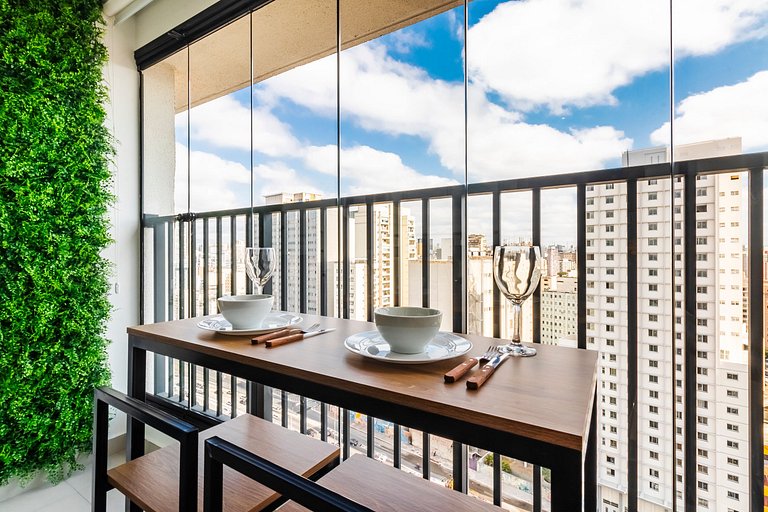 Studio Exclusivo frente ao Metrô + AC