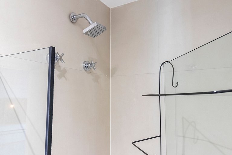 Studio Exclusivo frente ao Metrô + AC