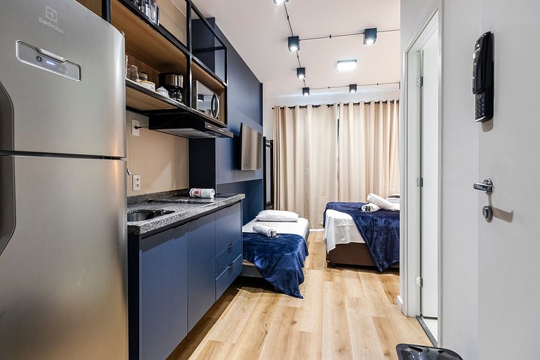 Studio Exclusivo frente ao Metrô + Ar Condicionado