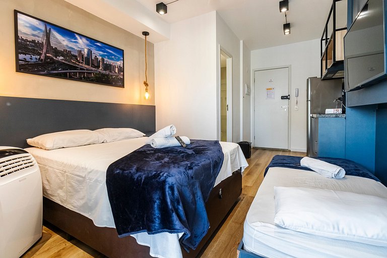 Studio Exclusivo frente ao Metrô + Ar Condicionado