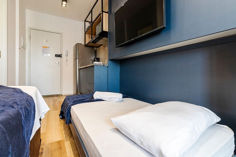 Studio Exclusivo frente ao Metrô + Ar Condicionado