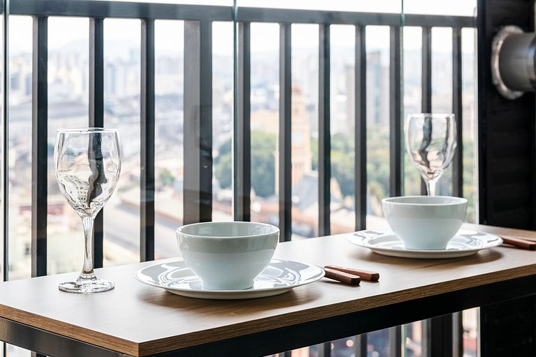 Studio Exclusivo frente ao Metrô + Ar Condicionado