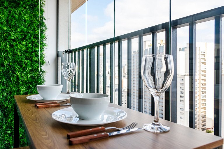 Studio Exclusivo frente ao Metrô + Ar Condicionado