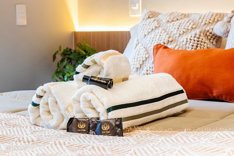 Studio Moderno C/ Vaga, AC, Piscina e Rooftop