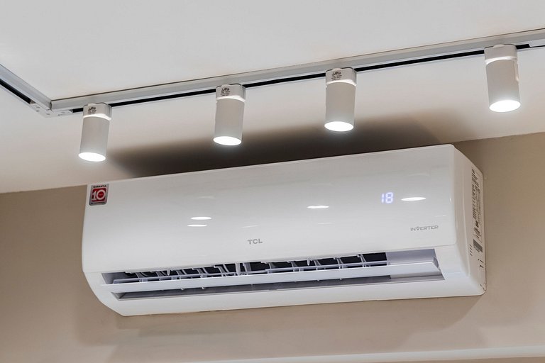 Studio Moderno C/ Vaga, AC, Piscina e Rooftop