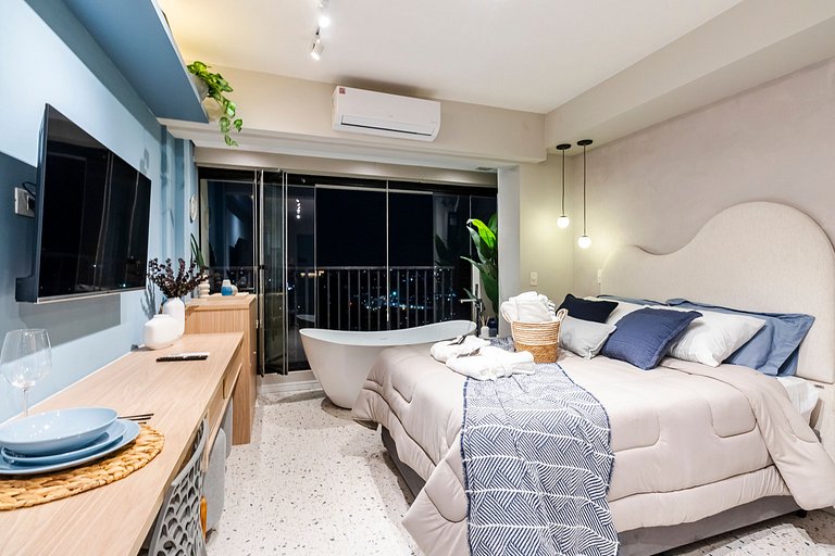 Studio Incrível c/ Banheira, AC, Piscina e Rooftop
