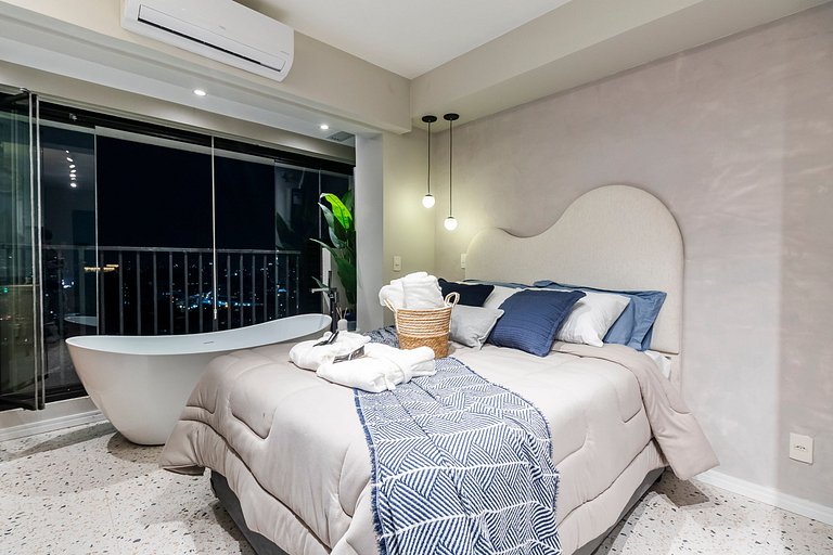 Studio Incrível c/ Banheira, AC, Piscina e Rooftop
