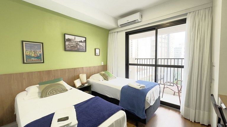 Conforto e Estilo em SP | 2 Camas de Solteiro