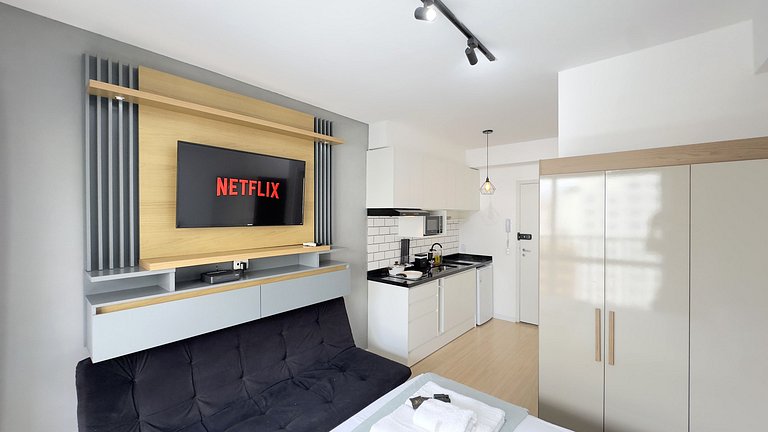 Apê na "CARA" do metrô + Ar Condicionado