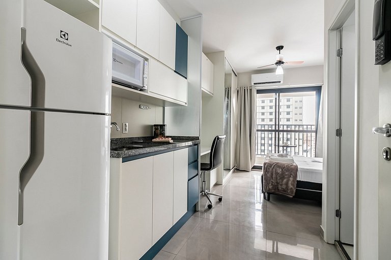 Studio c/ Ar Condicionado + Piscina e Metrô