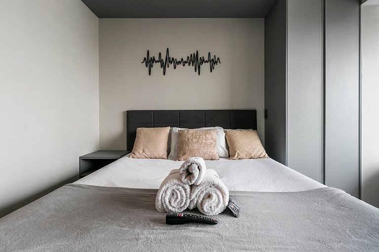 SP Luxo - Cama Queen - Andar Alto + Vaga e AC