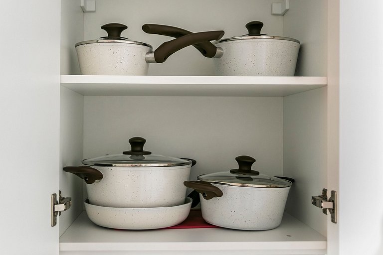 Apê na "CARA" do metrô + Ar Condicionado