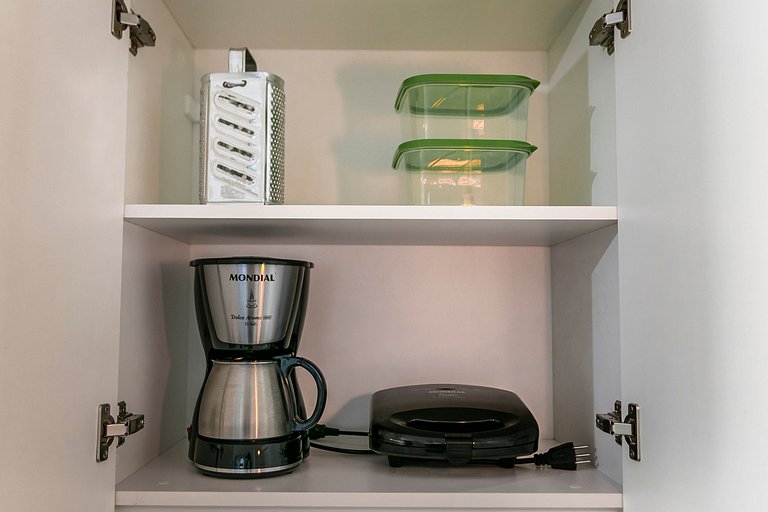 Apê na "CARA" do metrô + Ar Condicionado