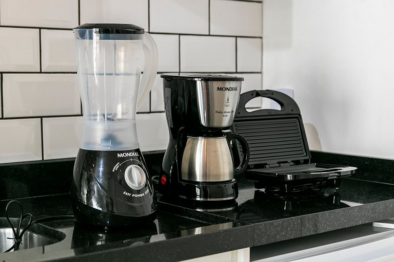 Apê na "CARA" do metrô + Ar Condicionado