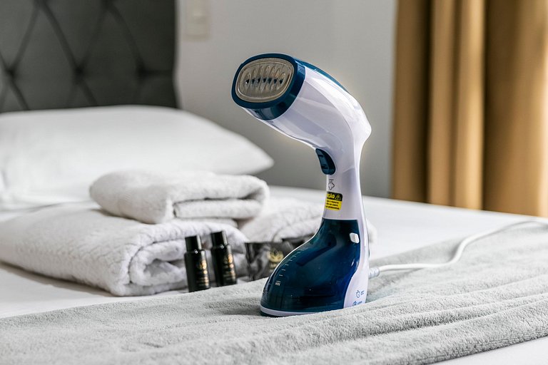 Apê na "CARA" do metrô + Ar Condicionado e Vaga!