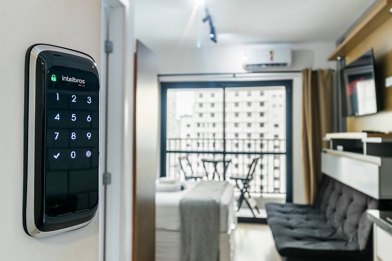 Apê na "CARA" do metrô + Ar Condicionado