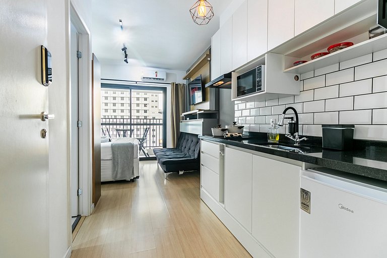 Apê na "CARA" do metrô + Ar Condicionado e Vaga!