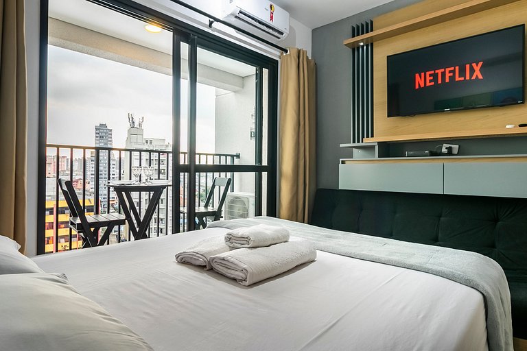 Apê na "CARA" do metrô + Ar Condicionado e Vaga!