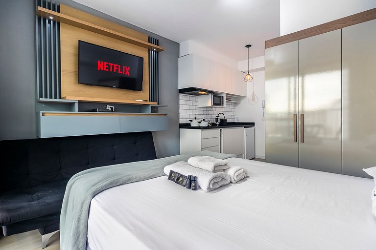 Apê na "CARA" do metrô + Ar Condicionado