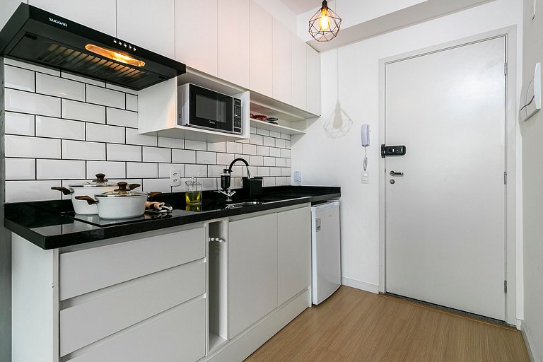 Apê na "CARA" do metrô + Ar Condicionado