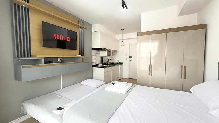 Apê na "CARA" do metrô + Ar Condicionado