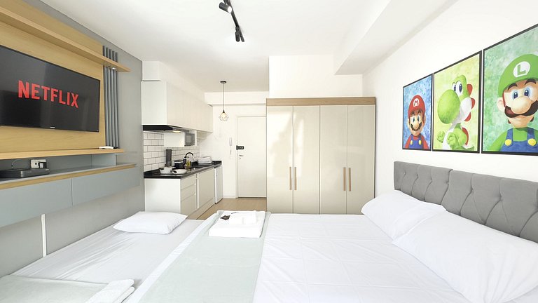 Apê na "CARA" do metrô + Ar Condicionado