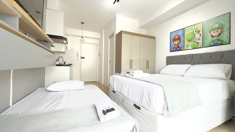 Apê na "CARA" do metrô + Ar Condicionado