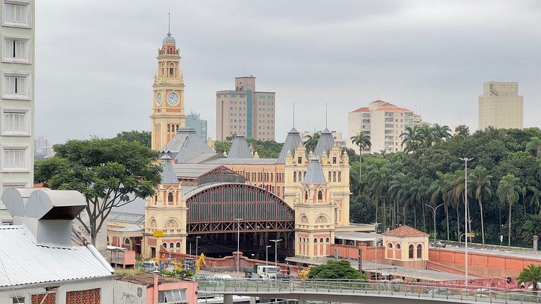 Studio em Frente a Estação do Metrô