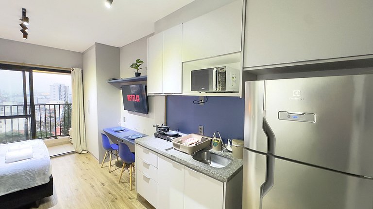 Studio em frente ao Metrô + Piscina e Rooftop